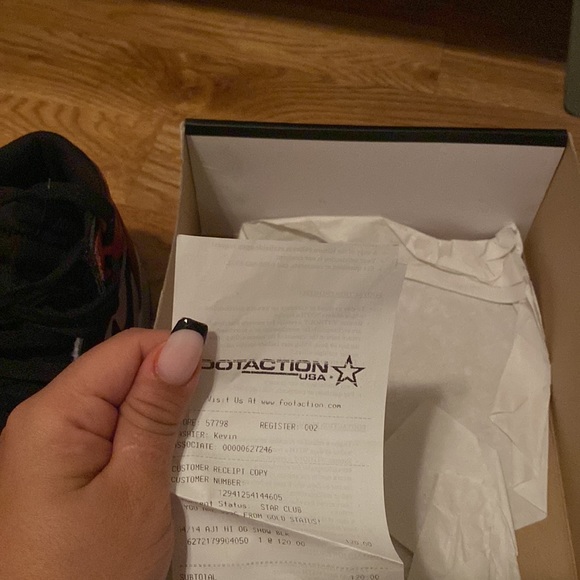 Jordan 1 top 3 GS - no heel drag - no odor - box - receipt - no creases. 5 boys - Picture 6 of 6